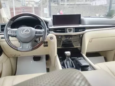 Lexus LX 570