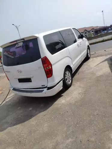 Hyundai H-1 Starex