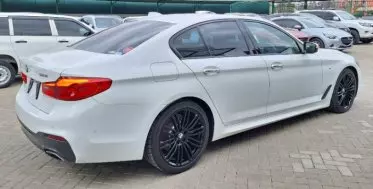 BMW 523I