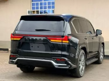 Lexus LX 600