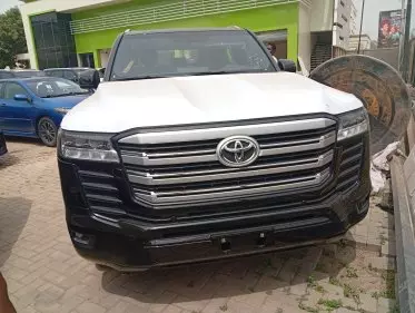 Toyota Land Cruiser GXR