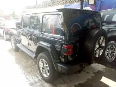 JEEP Wrangler Sahara