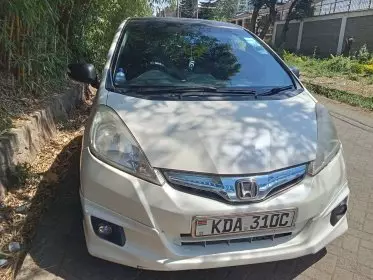 Honda Fit shuttle hybrid