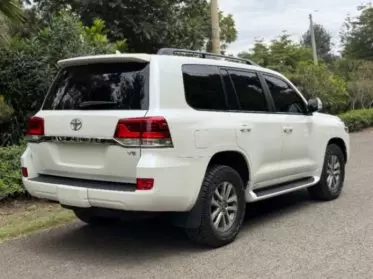 Toyota Land Cruiser V8