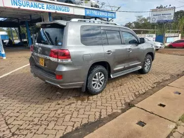 Toyota Land Cruiser V8