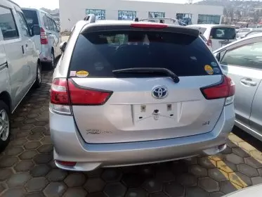 Toyota Fielder hybrid 