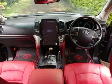 Toyota Land Cruiser V8