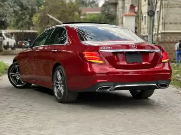 Mercedes-Benz E 220