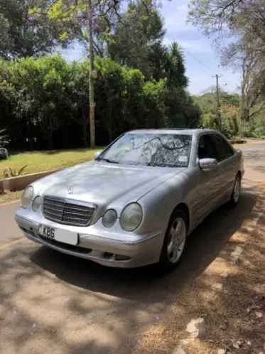 Mercedes-Benz E 240