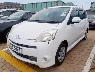 Toyota Passo Sette
