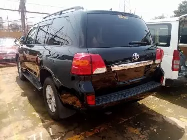 Toyota Landcruiser  V8