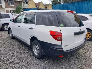 Nissan Advan