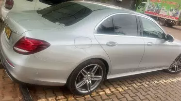 Mercedes-Benz E200