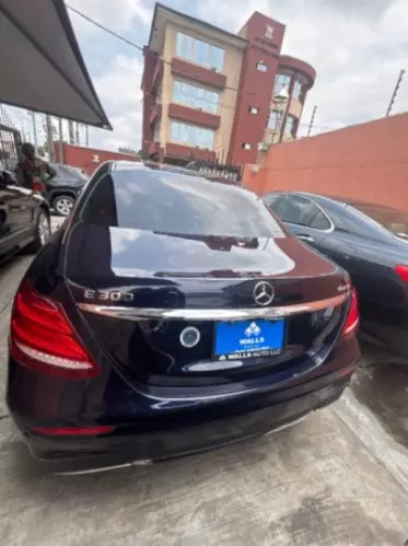 Mercedes-Benz E 300