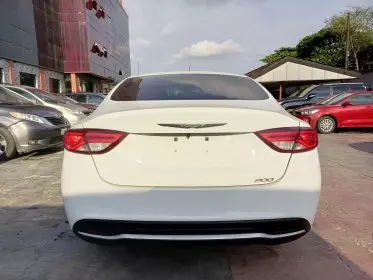 Chrysler 200