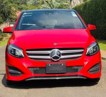 Mercedes-Benz B 180
