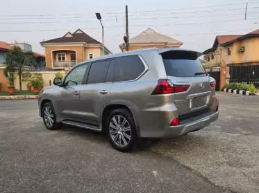 Lexus LX 570