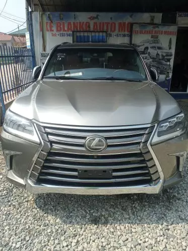 Lexus 570
