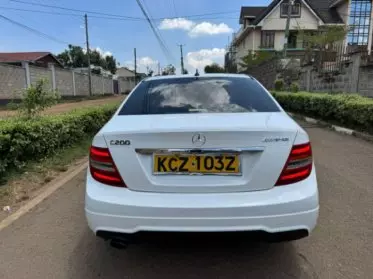 Mercedes-Benz C200