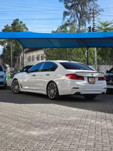 BMW 523I