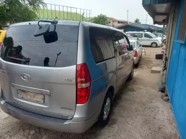 Hyundai H-1 Starex