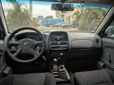 Nissan NP 300