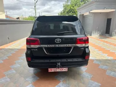 Toyota  Land Cruiser VXR V8