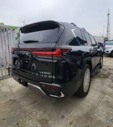 Lexus LX 600