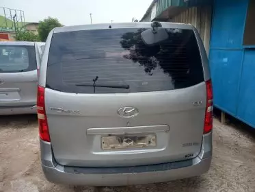 Hyundai H-1 Starex