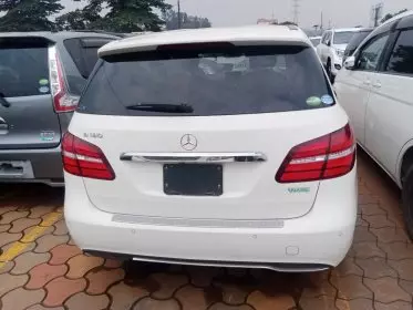 Mercedes-Benz B 180