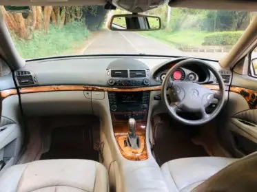 Mercedes-Benz E200