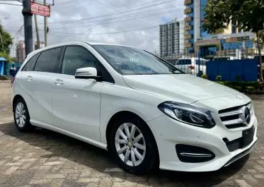 Mercedes-Benz B 180