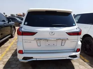 Lexus 570