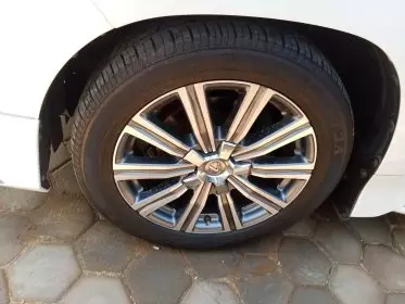Lexus 570