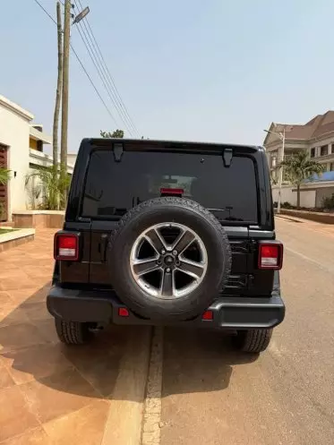 JEEP Wrangler Sahara