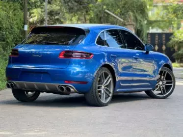 PORSCHE Macan