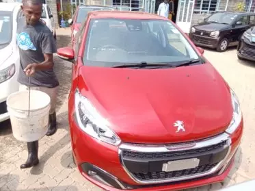 Peugeot 208