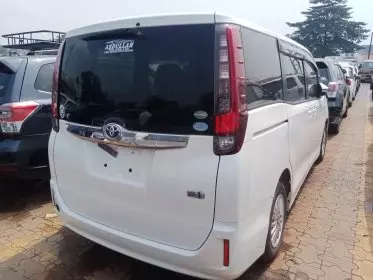 Toyota Noah Hybrid