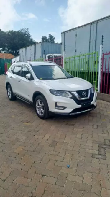 Nissan X-TRAIL