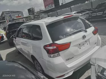 Toyota Fielder hybrid 