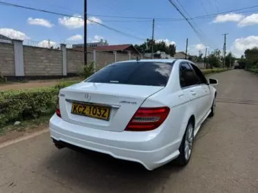 Mercedes-Benz C200