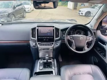 Toyota  Land Cruiser VXR V8