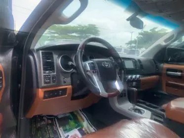 Toyota Sequoia