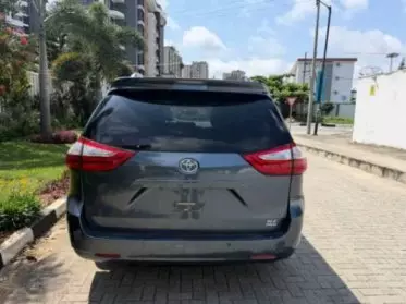 Toyota Sienna