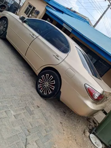 Lexus ES