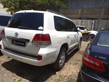 Toyota Landcruiser  V8