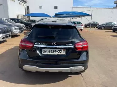 Mercedes-Benz GLA 220