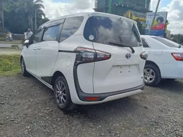 Toyota Sienta Hybrid