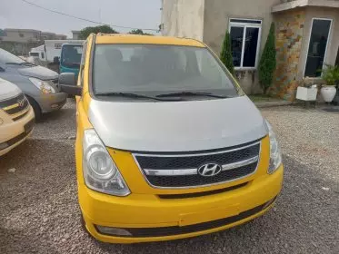Hyundai H-1 Starex