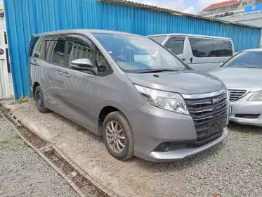 Toyota Noah Hybrid